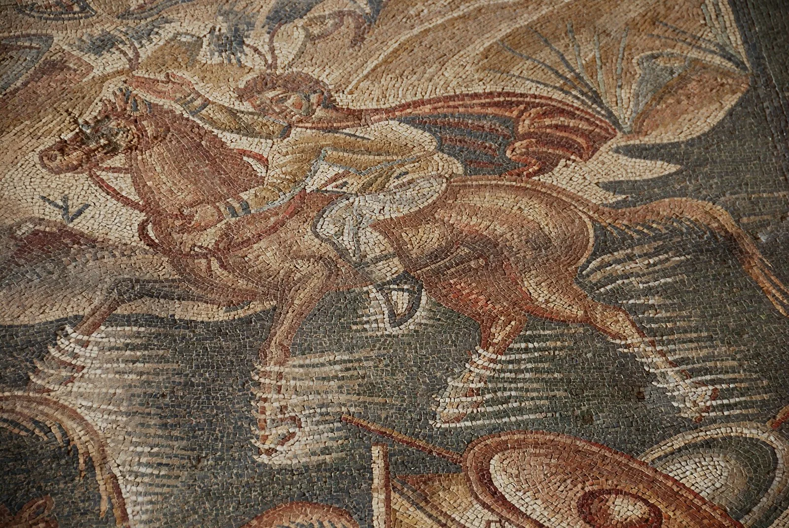 Un mosaico romano con scena di caccia, dalla Villa Romana del Tellaro